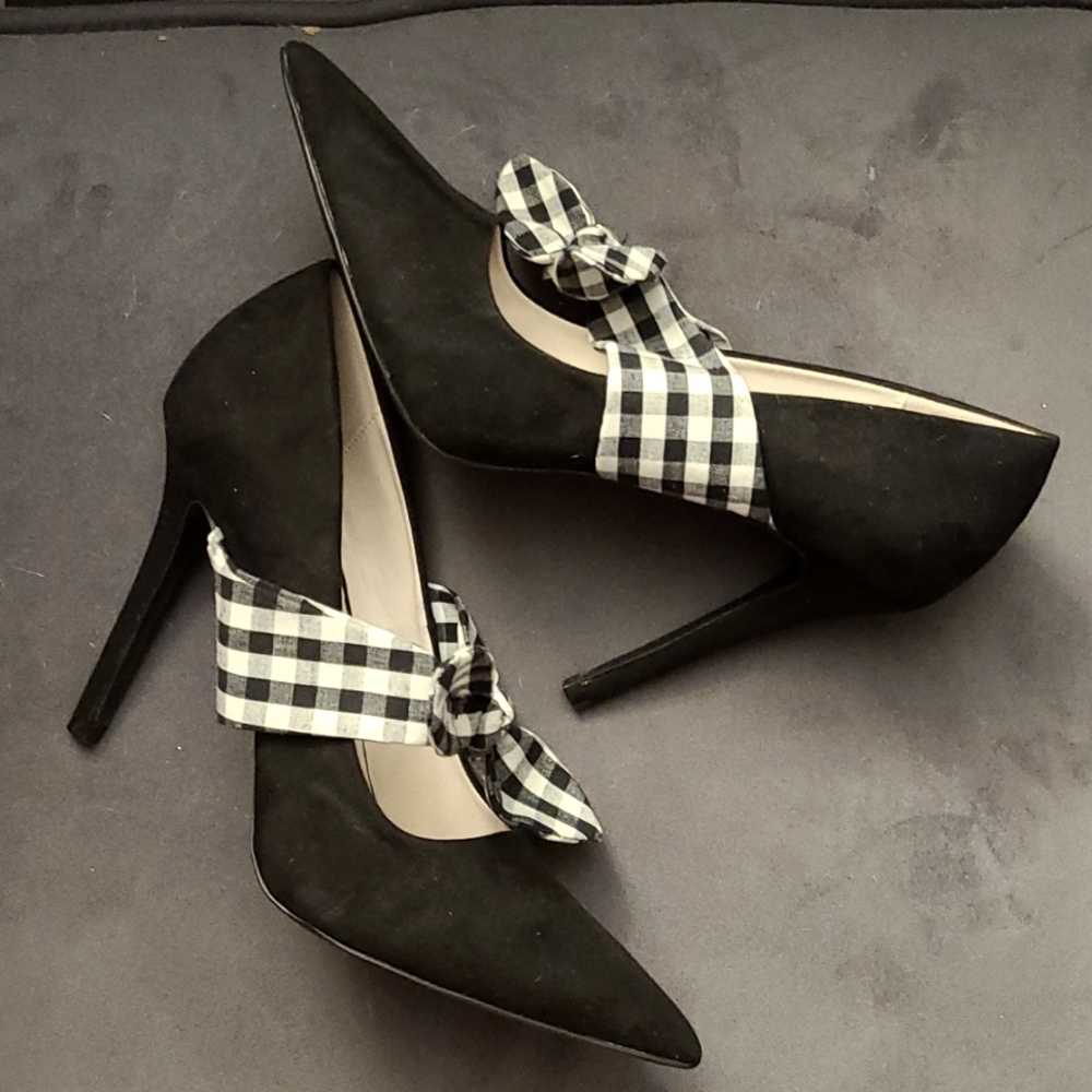 Qupid black pointy toe heels with plaid bow 8.5